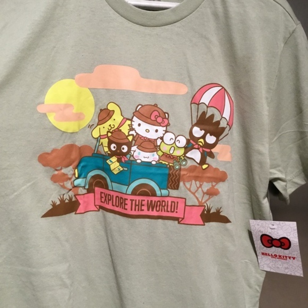 Hello Kitty & friends graphic tee size Medium NWT Explore The World - Picture 2 of 5